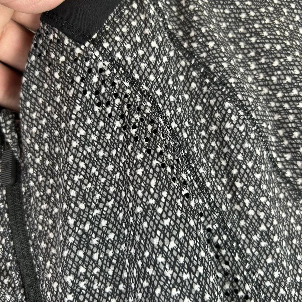 Lululemon Hit It Jacket Women Sz 8 Frozen Fizz White Black Swift Ultra Full Zip‎